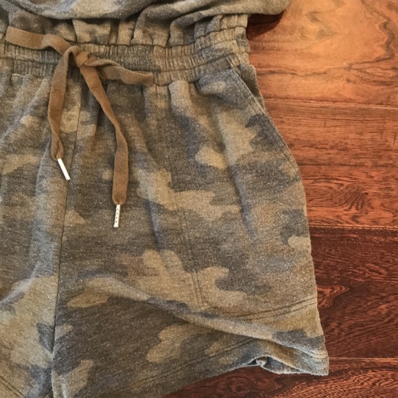 Roan and Ryan camo print romper - Picture 3 of 4